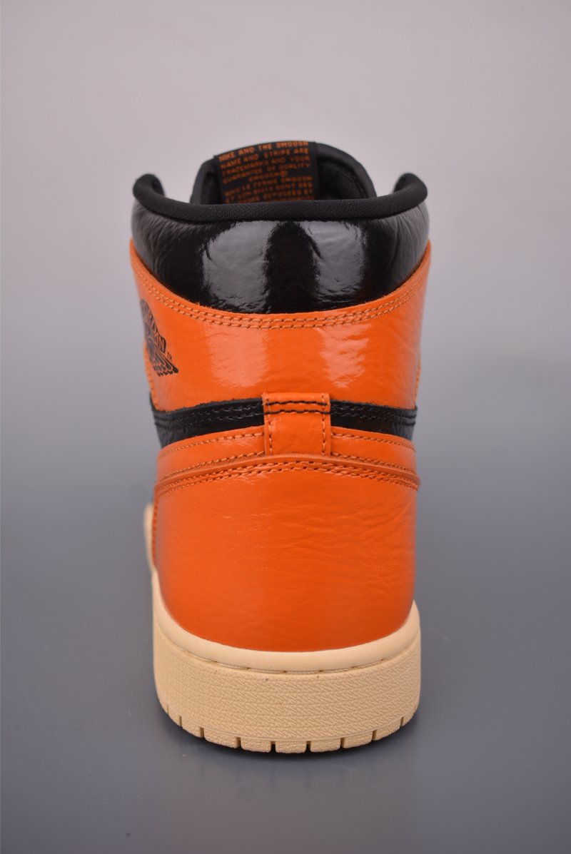 Air Jordan 1 High OG view