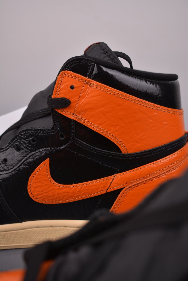Air Jordan 1 High OG view