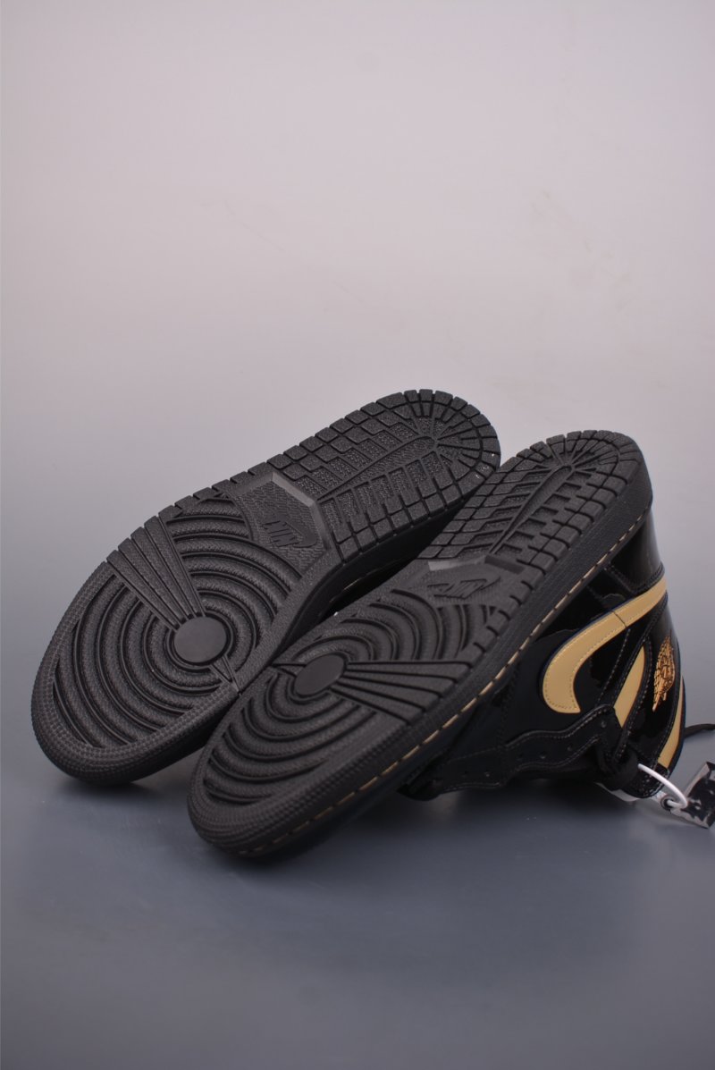 Air Jordan 1 High OG 'Black / Gold' view