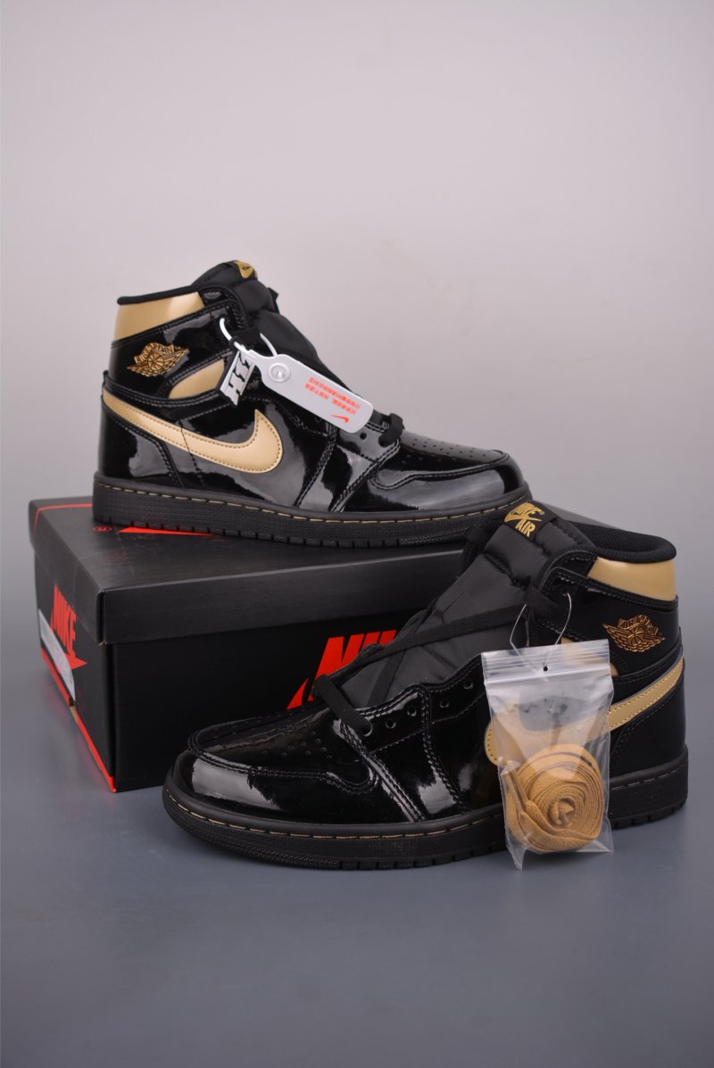Air Jordan 1 High OG 'Black / Gold' view