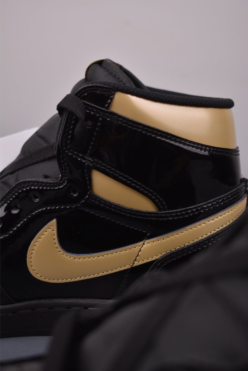 Air Jordan 1 High OG 'Black / Gold' view