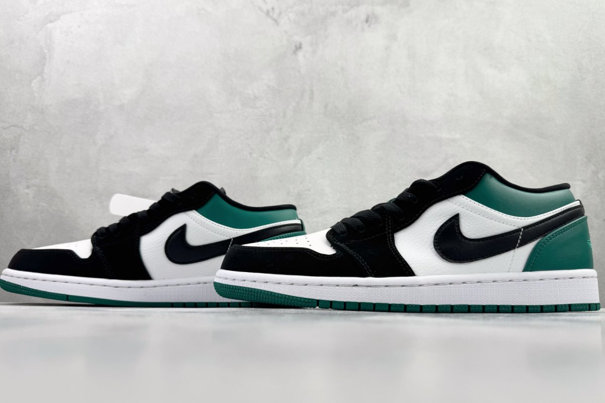 Air Jordan 1 Low 'Black / Green' view