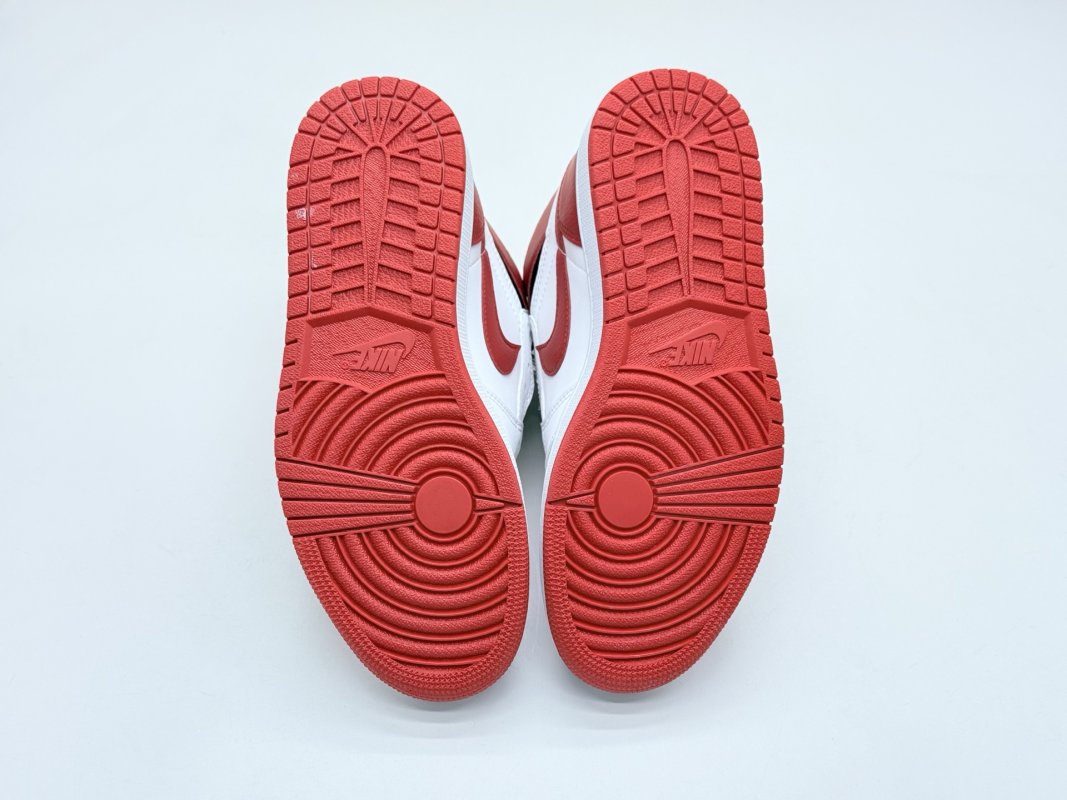 Air Jordan 1 Retro High OG 'Heritage' view