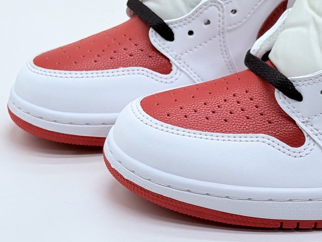 Air Jordan 1 Retro High OG 'Heritage' view