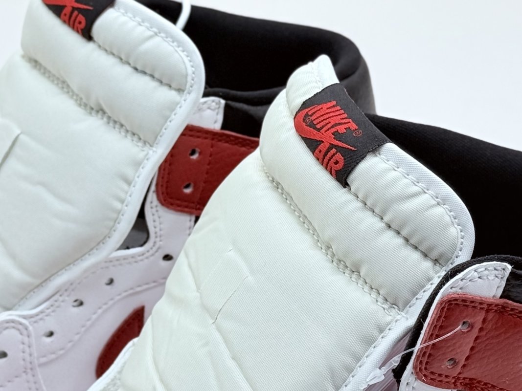 Air Jordan 1 Retro High OG 'Heritage' view