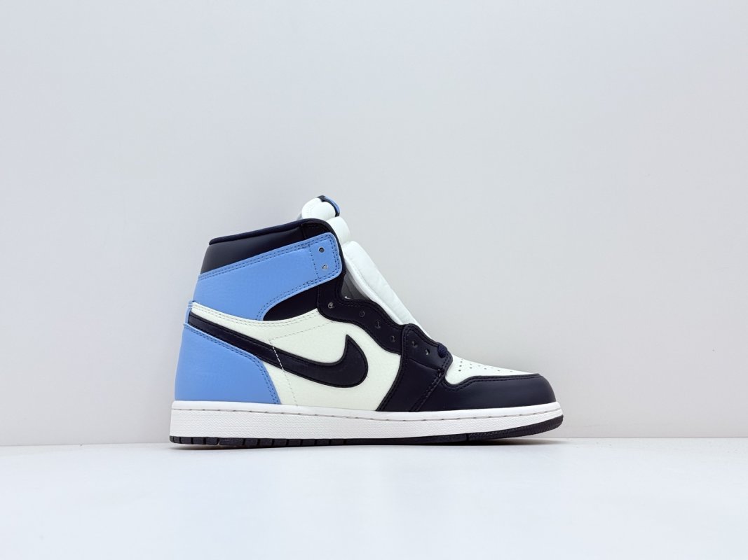 Air Jordan 1 Retro High OG 'Obsidian' view
