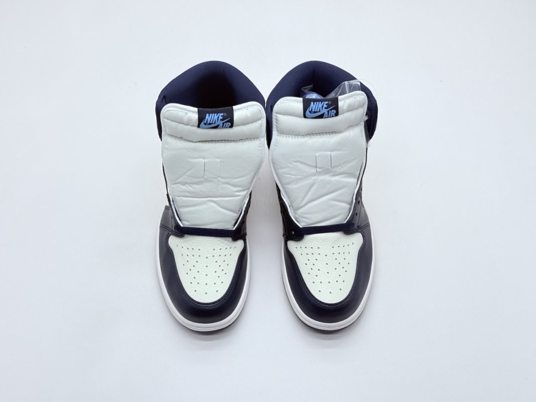 Air Jordan 1 Retro High OG 'Obsidian' view