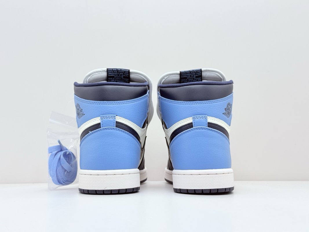 Air Jordan 1 Retro High OG 'Obsidian' view