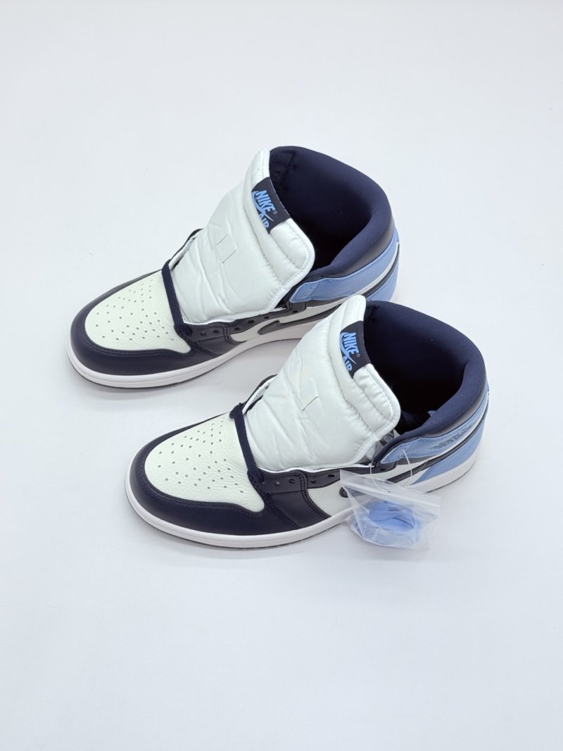 Air Jordan 1 Retro High OG 'Obsidian' view