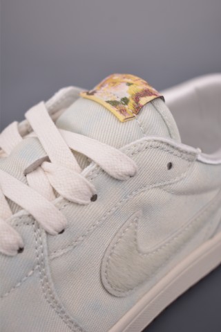 Air Jordan 1 Retro OG 'Flower Embroidery' view 7