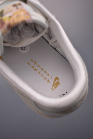 Air Jordan 1 Retro OG 'Flower Embroidery' view 9