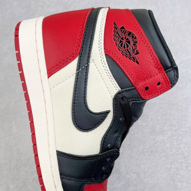 Air Jordan 1 Retro High 'Black / Red' view