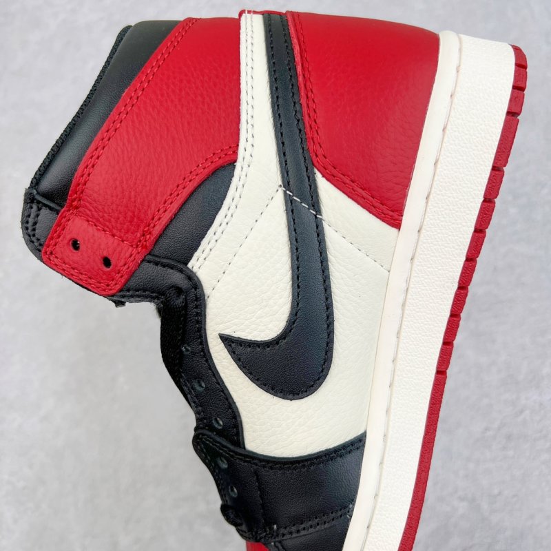 Air Jordan 1 Retro High 'Black / Red' view