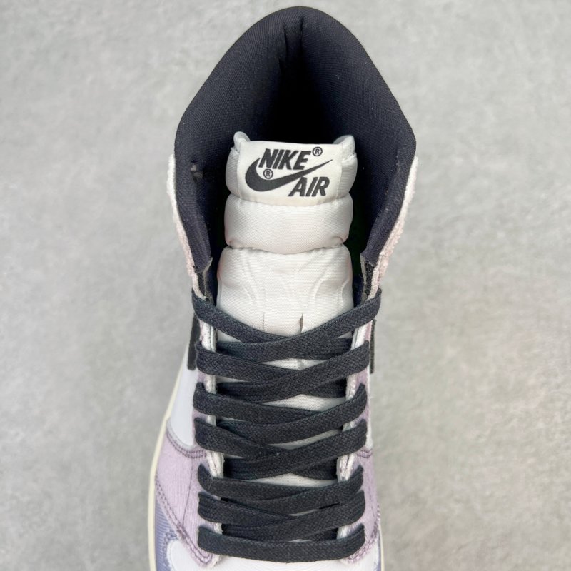 Air Jordan 1 Retro High 'Skyline' view