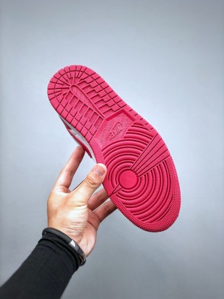 Air Jordan 1 Low GS view 8