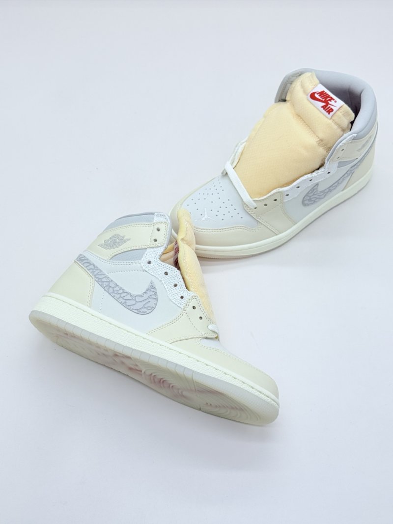 Air Jordan 1 Retro High OG 'White / Grey' view