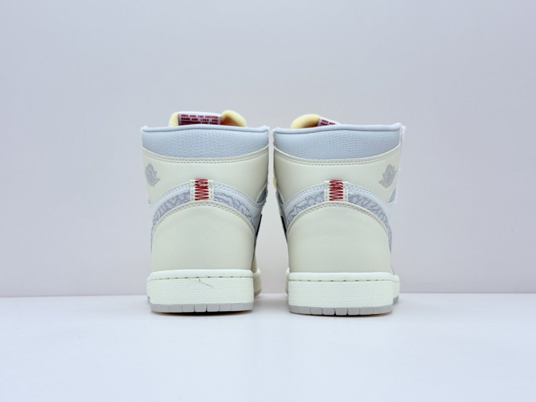 Air Jordan 1 Retro High OG 'White / Grey' view