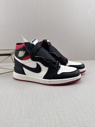 Air Jordan 1 Retro High OG view 3