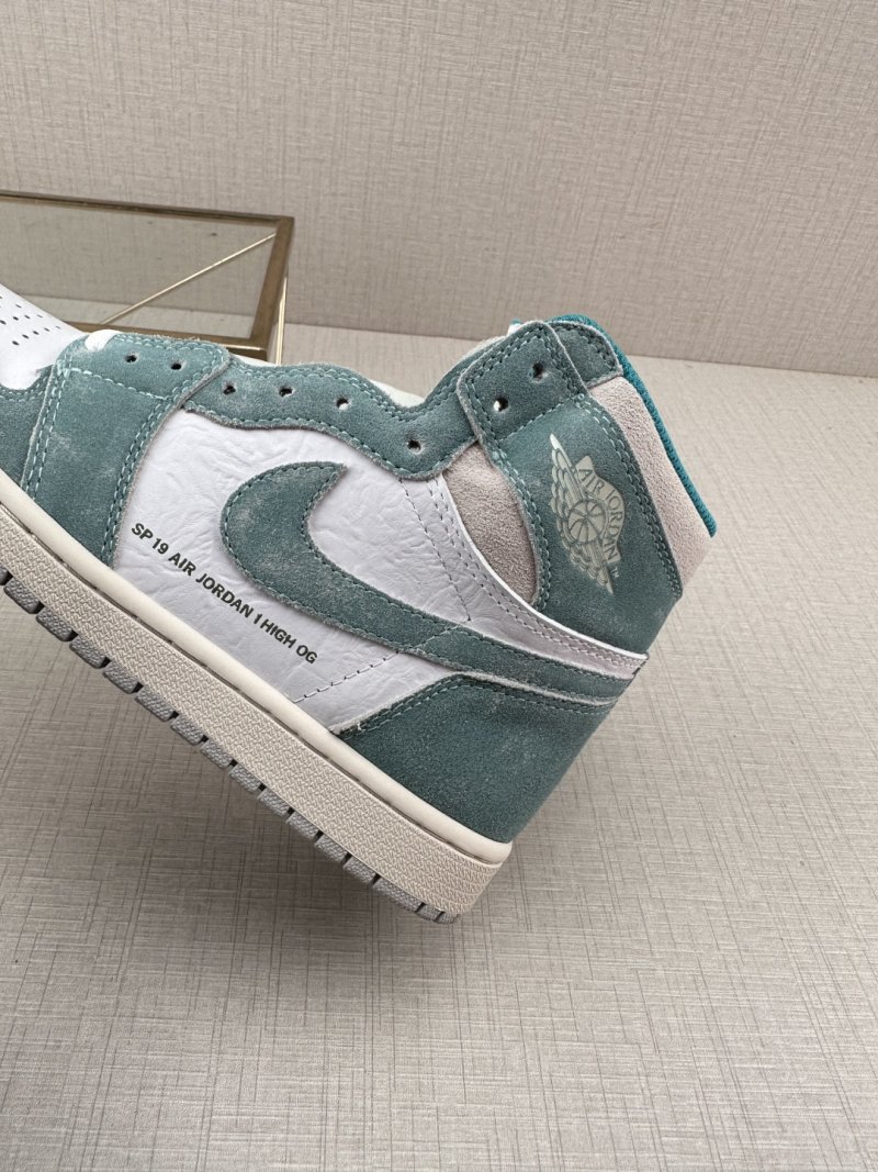 Air Jordan 1 Retro High OG view