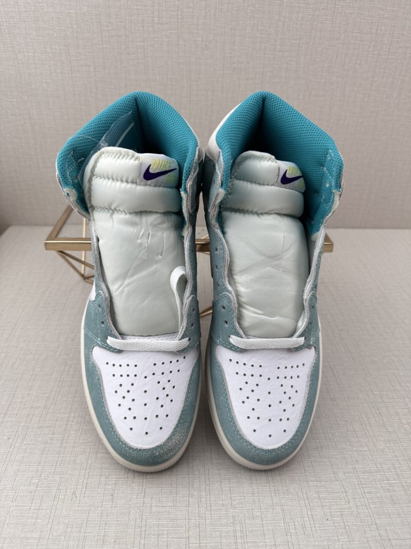 Air Jordan 1 Retro High OG view