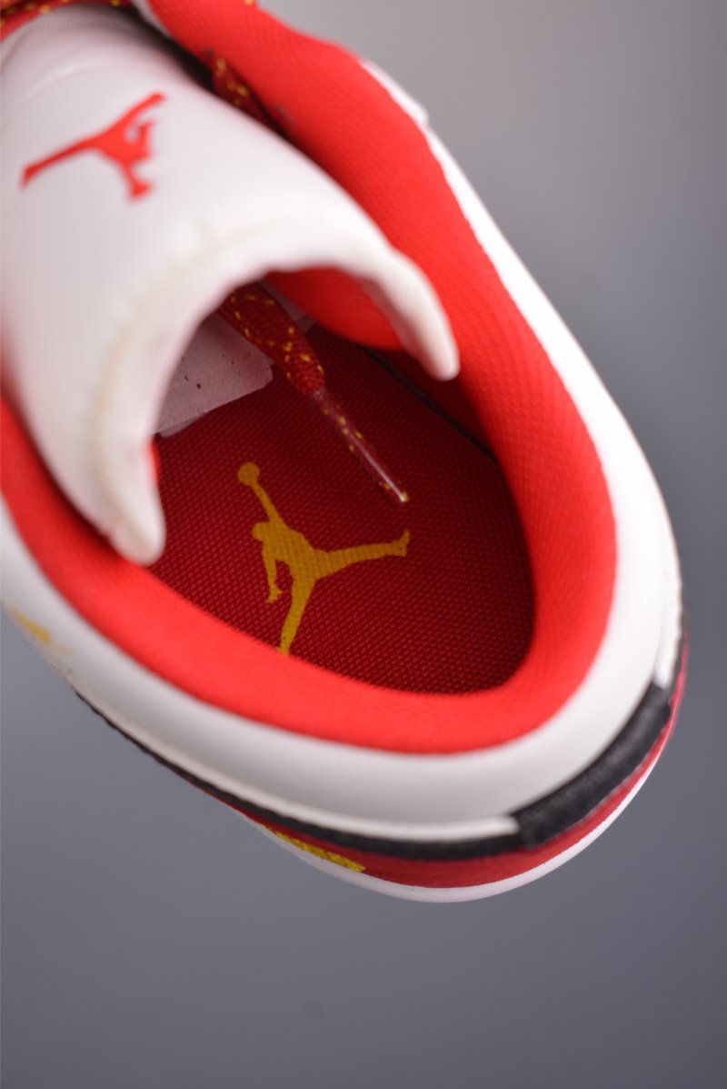 Air Jordan 1 'Horse Year' view