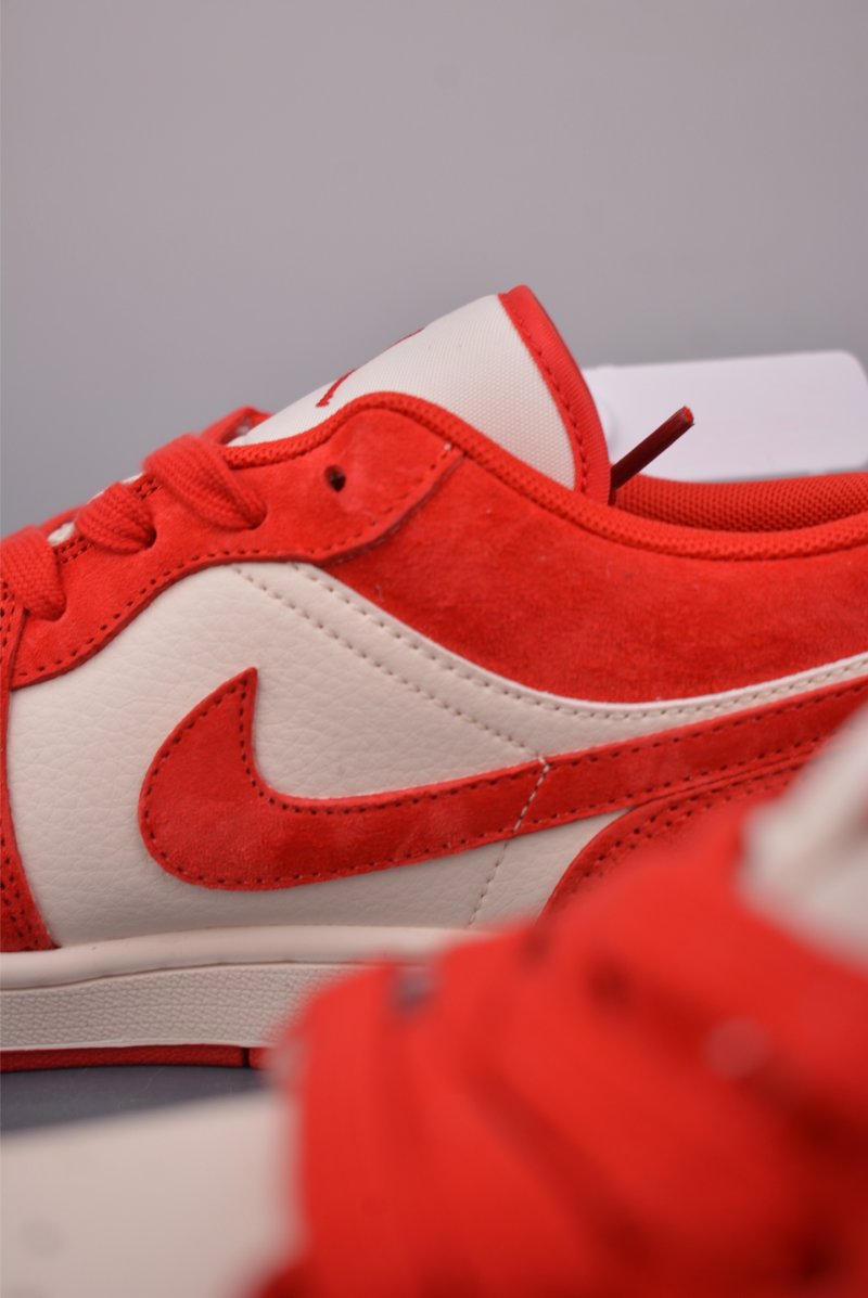 Air Jordan 1 'Horse Year' view