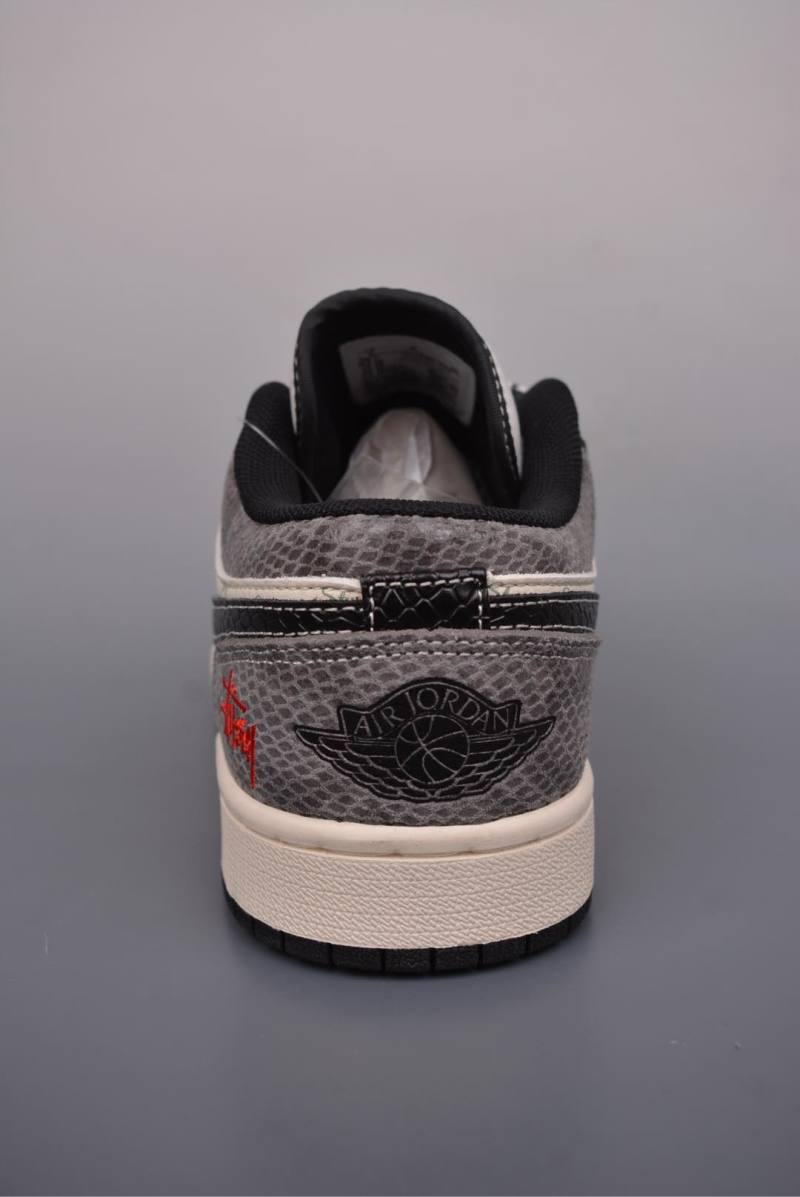Air Jordan 1 'Snake Year' view