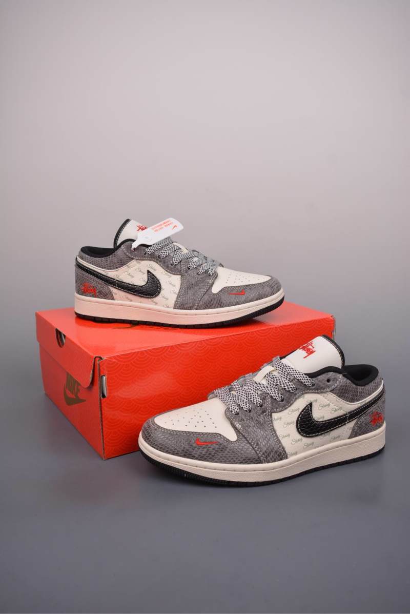 Air Jordan 1 'Snake Year' view