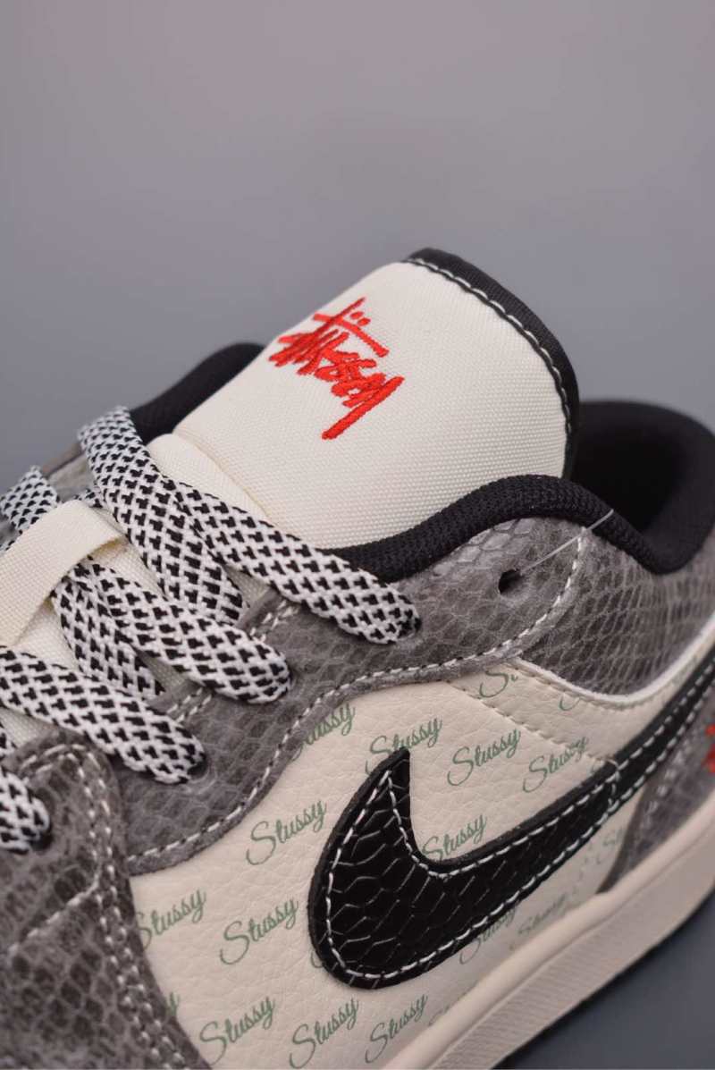 Air Jordan 1 'Snake Year' view
