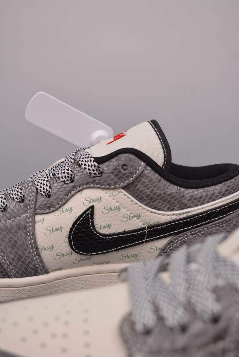 Air Jordan 1 'Snake Year' view