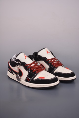 Air Jordan 1 'Supreme' view 1