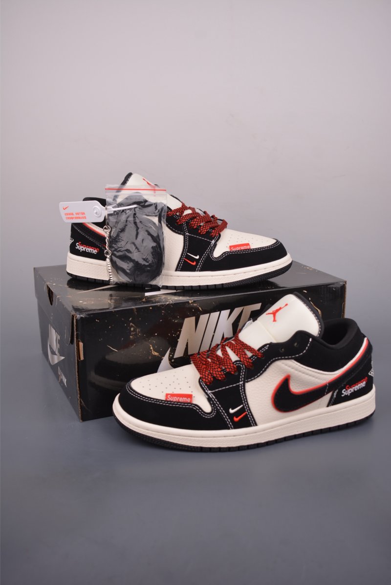 Air Jordan 1 'Supreme' view
