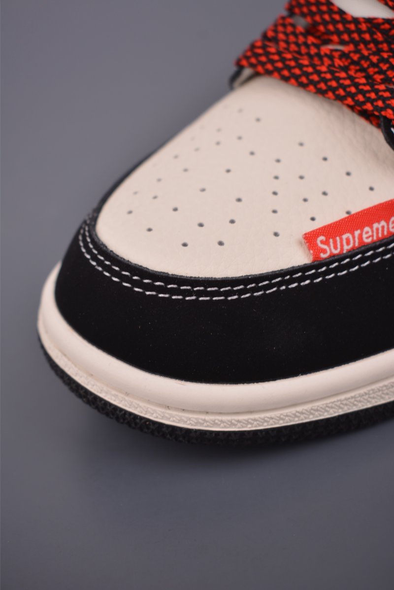 Air Jordan 1 'Supreme' view