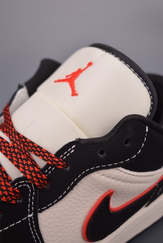 Air Jordan 1 'Supreme' view 7