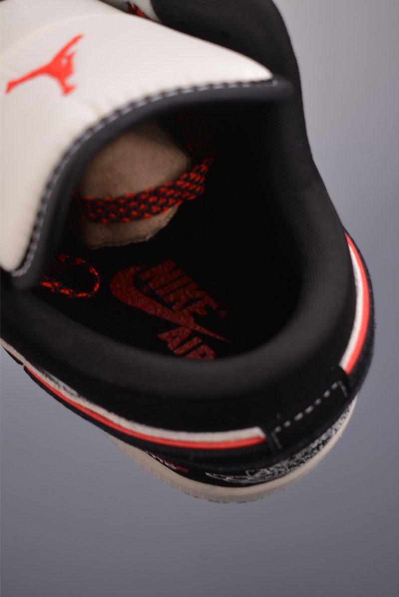 Air Jordan 1 'Supreme' view