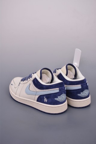 Air Jordan 1 view 2