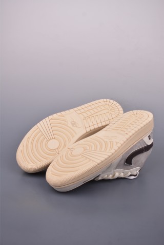 Air Jordan 1 view 3