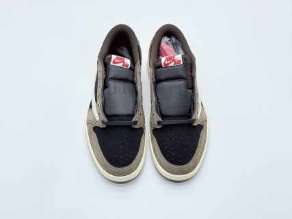 Travis Scott x Air Jordan 1 Low OG 'Brown / Black / White' view 9