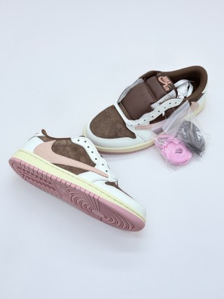 Travis Scott x Air Jordan 1 Low OG 'Dark Pony Pink' view 3