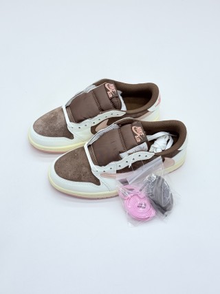 Travis Scott x Air Jordan 1 Low OG 'Dark Pony Pink' view 4