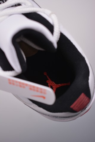 Air Jordan 11 Low 'Concord Bred' view 9
