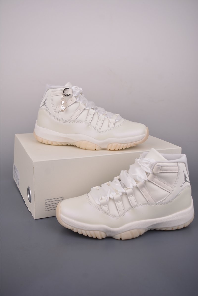 Air Jordan 11 Retro 'White / Blue' view