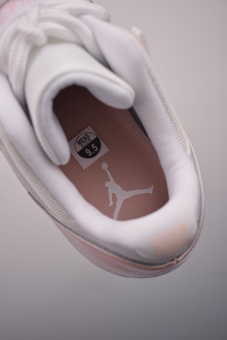 Air Jordan 11 Retro Low view 9