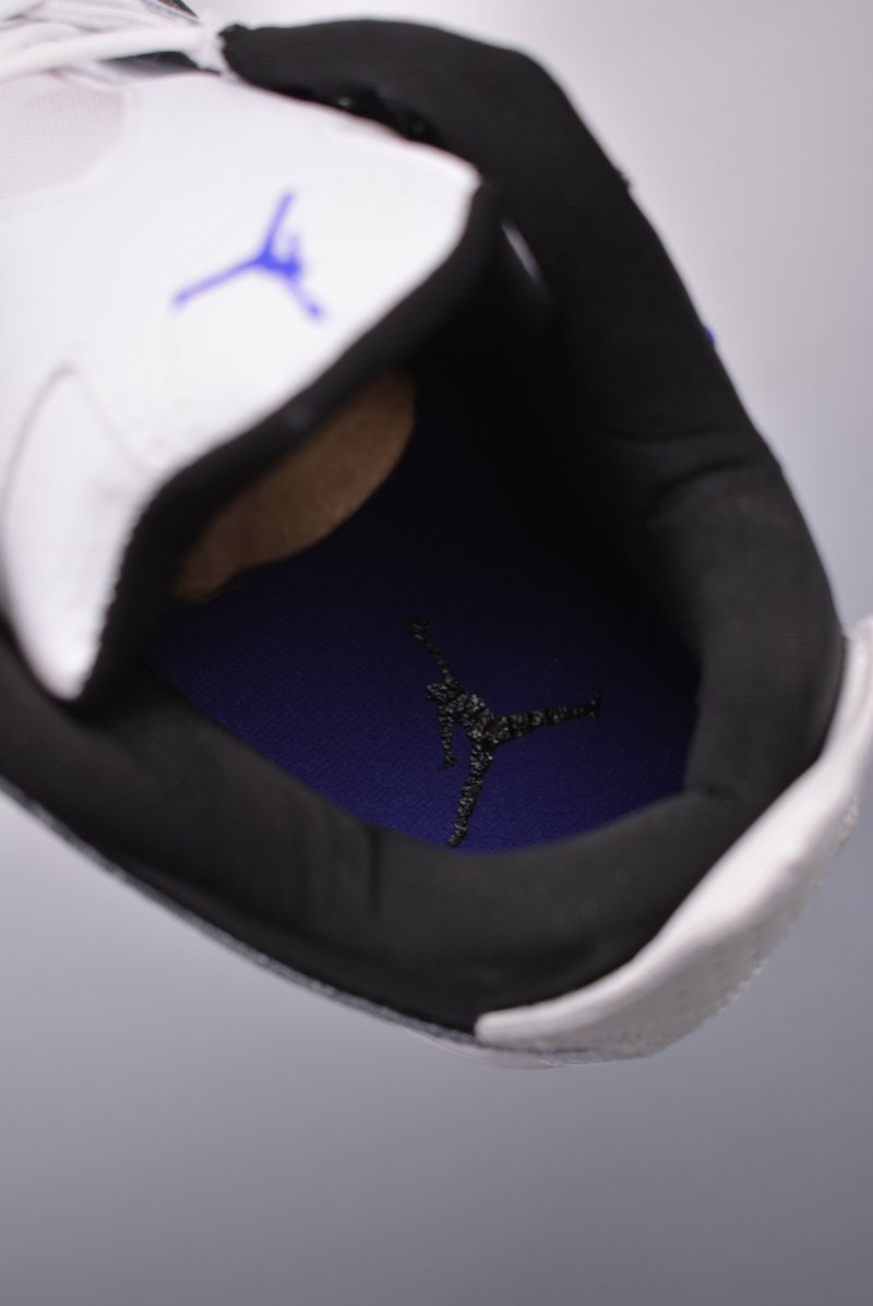 Air Jordan Courtside 23 view