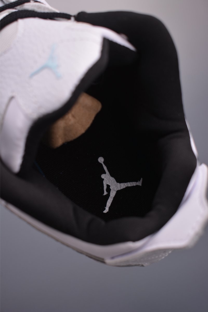 Air Jordan Courtside 23 view