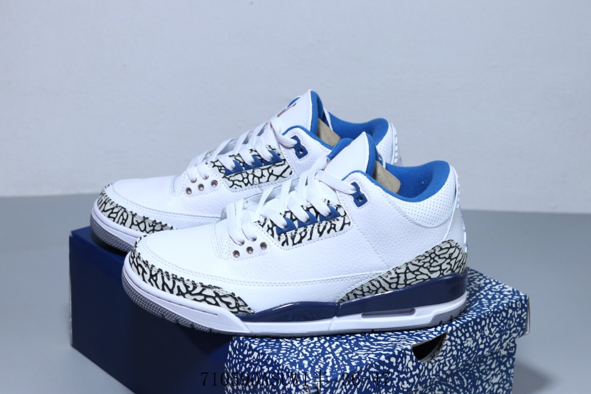 Air Jordan 3 Retro 'Black / Gold' view