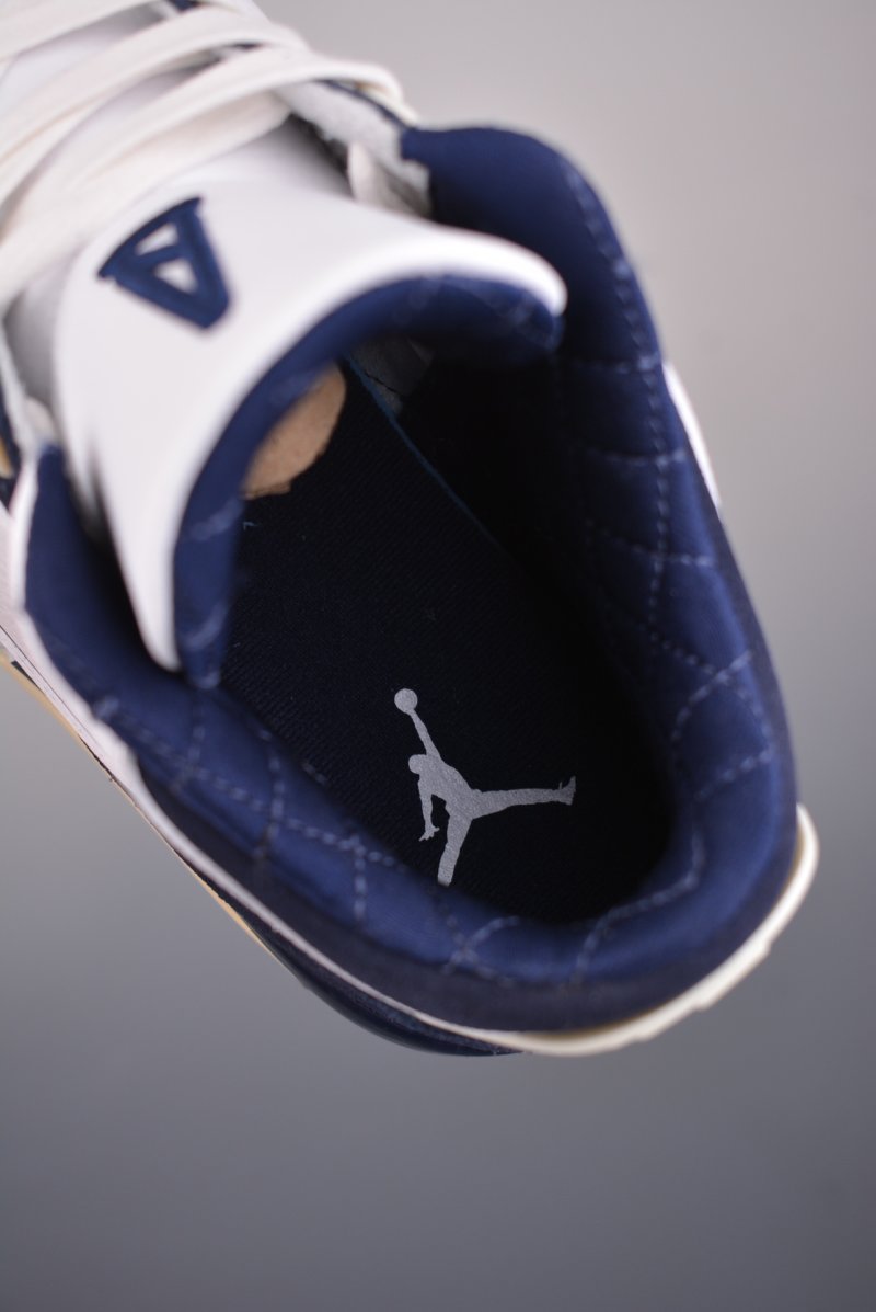 Air Jordan 3 Retro 'University Blue' view