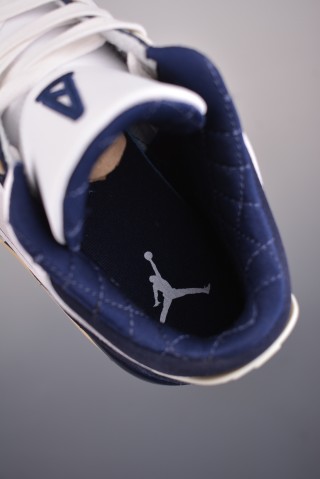 Air Jordan 3 Retro 'University Blue' view 9