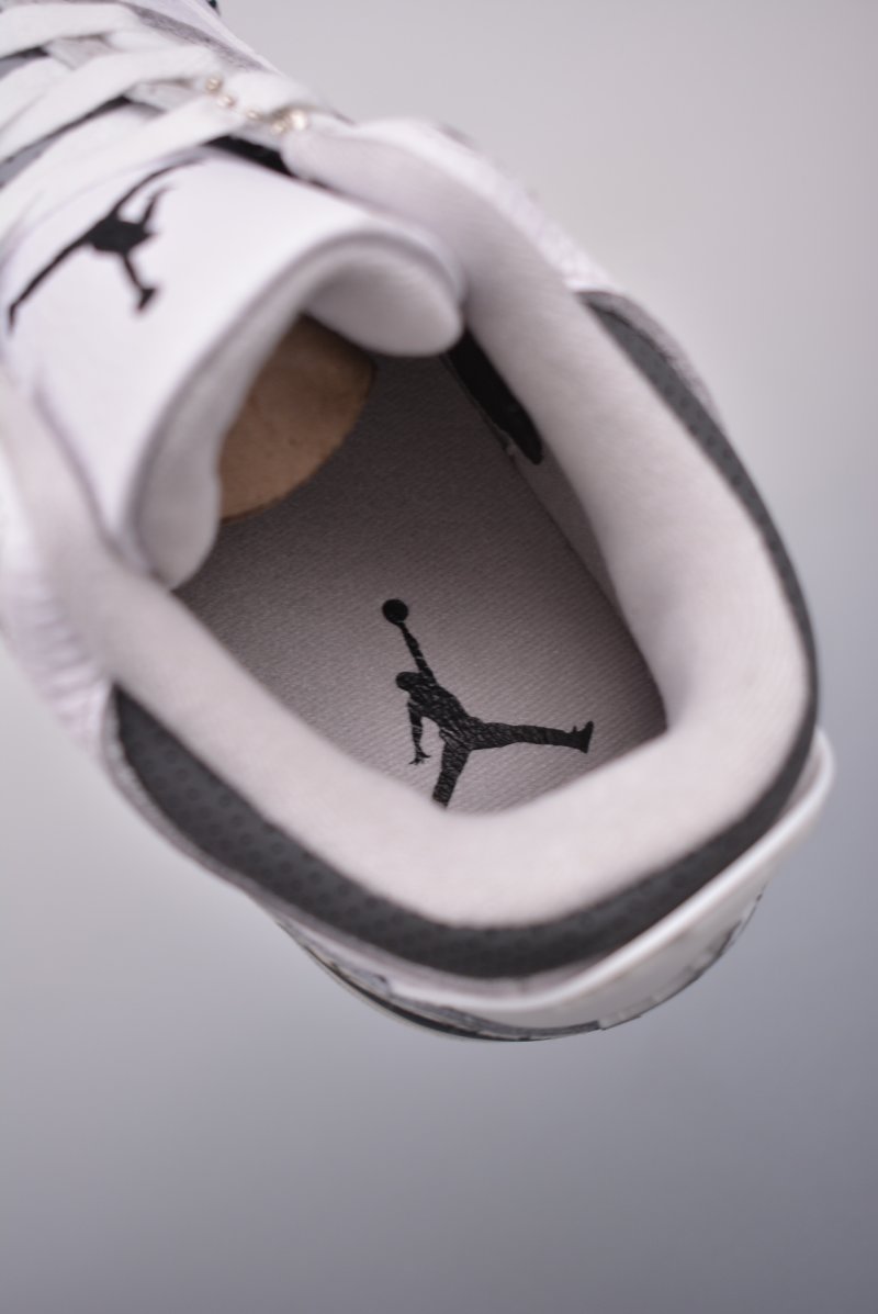 Air Jordan 3 Retro Low view