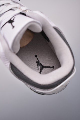 Air Jordan 3 Retro Low view 9